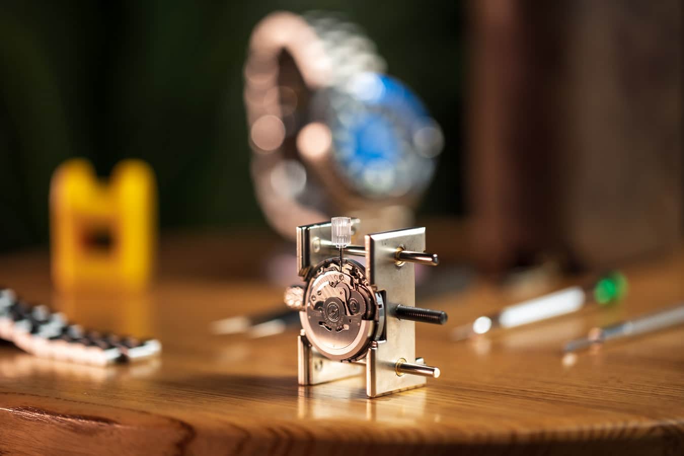 Timekeeping Marvels Exploring the Legacy of Automatic Watches with Romlicen